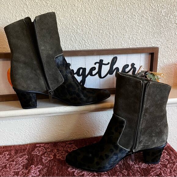 Lori Goldstein Women’s Coralie Dark Green Suede Cow Hair Heeled Booties Size 9.5 - Picture 15 of 15